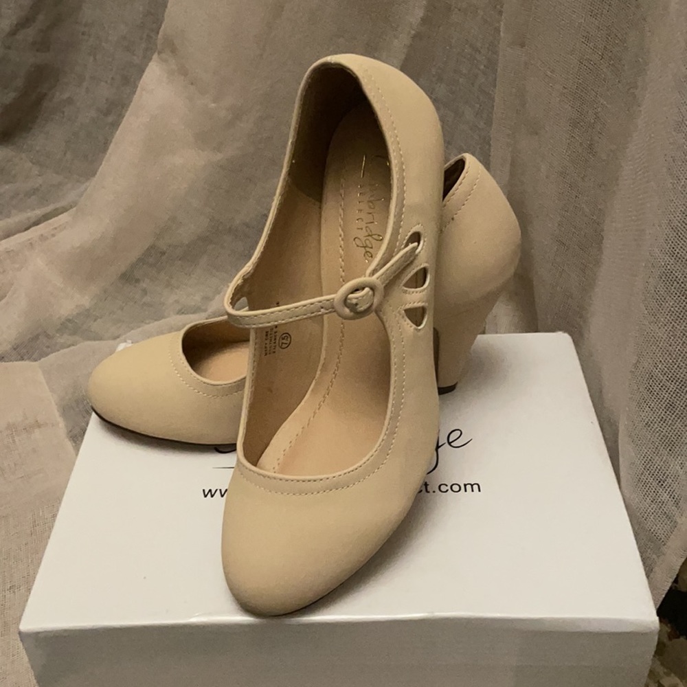 * Brand NEW! Cambridge Heels